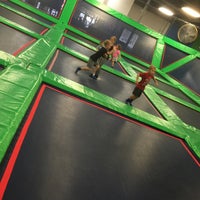 รูปภาพถ่ายที่ Rebounderz Jacksonville โดย Mat B. เมื่อ 3/16/2016