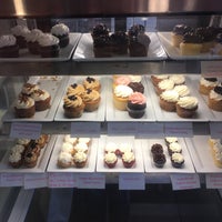 11/26/2016 tarihinde Neha J.ziyaretçi tarafından The Sweet Spot Bake Shoppe'de çekilen fotoğraf