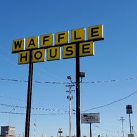 Photo taken at Waffle House by Gabe on 11/12/2021