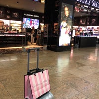 Photo taken at Victoria&amp;#39;s Secret by Eveline J. on 7/20/2018