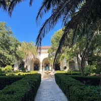 Photo taken at The Cloister at Sea Island by Shawn J. on 4/19/2023