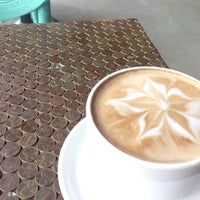 Foto tirada no(a) Echo Coffee Shop por Ying G. em 7/29/2013