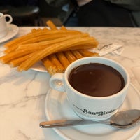 Photo taken at Chocolatería San Ginés by ヘレン on 5/6/2024