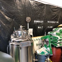 รูปภาพถ่ายที่ Humboldt Regeneration Brewery &amp;amp; Farm โดย Neal E. เมื่อ 8/11/2019