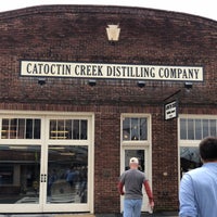 รูปภาพถ่ายที่ Catoctin Creek Distillery โดย Neal E. เมื่อ 5/6/2018
