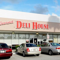 รูปภาพถ่ายที่ Gourmet Deli House โดย New Times Broward Palm Beach เมื่อ 8/5/2014