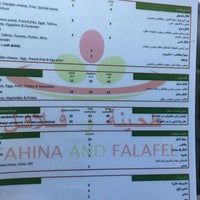 รูปภาพถ่ายที่ TAHINA AND FALAFEL โดย Tooshz ( Faten B) เมื่อ 11/30/2015