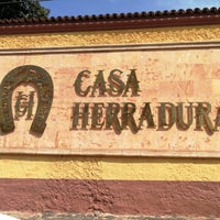 รูปภาพถ่ายที่ Casa Herradura โดย Abelardo D. เมื่อ 10/12/2018