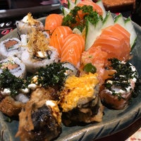 Photo taken at Inazuma Sushi by Alice L. on 10/1/2021