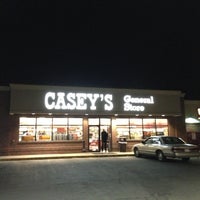 Das Foto wurde bei Casey&amp;#39;s General Store von Chris S. am 11/3/2012 aufgenommen