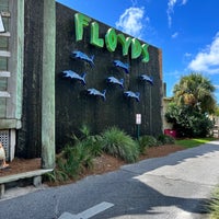 Foto tomada en Floyd&amp;#39;s Shrimp House  por Loretta G. el 8/27/2022