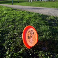 Photo taken at Siltamäki Frisbeegolf by Päällikkö R. on 5/5/2018