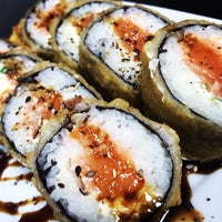 Снимок сделан в Japan&amp;#39;s Sushi пользователем Roberto S. 12/23/2013