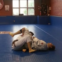 8/7/2014 tarihinde Robert W.ziyaretçi tarafından Gracie Barra Brazilian Jiu-Jitsu'de çekilen fotoğraf
