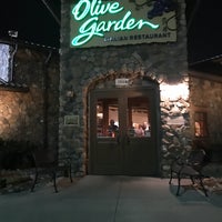 Photo taken at Olive Garden by Henoc M. on 2/19/2017