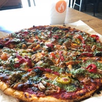 8/23/2018 tarihinde Emäÿ L.ziyaretçi tarafından Blaze Pizza'de çekilen fotoğraf
