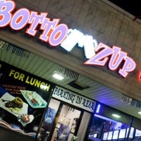 1/27/2014에 Newsday님이 Bottomz Up Bar &amp;amp; Grill에서 찍은 사진