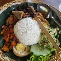 Liat Aktivitas Desy Andrea Breakfast Di Nasi Ayam Kedewatan