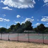 Photo taken at Battersea Park Tennis Courts by Albaraa B. on 8/5/2022
