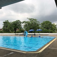 Photo taken at สระว่ายน้ำหมู่บ้านชวนชื่น พัฒนาการ 57 by Wittaya P. on 5/26/2018