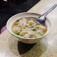 Photo taken at 黑乾溫州餛飩 by TL/SL on 11/23/2018