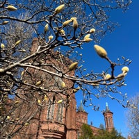 Photo taken at Smithsonian Castle Visitor History by buenrostroVan on 2/27/2022