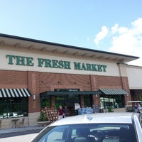 Foto diambil di The Fresh Market oleh Jenny J. pada 8/10/2013