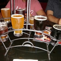 Снимок сделан в Humperdinks Restaurant &amp;amp; Brewpub - Greenville пользователем Jon H. 8/15/2018