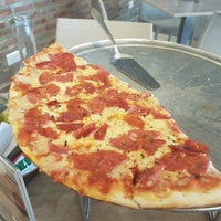 2/24/2017 tarihinde Scott R.ziyaretçi tarafından Salvator&amp;#39;s Pizza'de çekilen fotoğraf