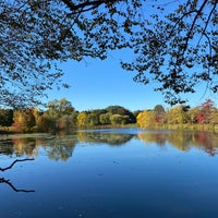 Das Foto wurde bei Fresh Pond Reservation von Lisa K. am 10/16/2022 aufgenommen