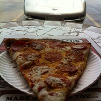 Foto scattata a Central Pizza and Subs da Donnie D. il 4/18/2013