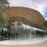 Photo taken at Apple Park Visitor Center by Alex Z. on 5/26/2018