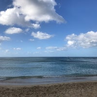 Photo taken at Waikīkī Beach by 大江戸UC on 1/28/2019