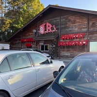 Photo taken at JR&amp;#39;s Log House Restaurant by Chester T. on 10/4/2022