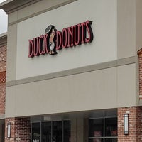 รูปภาพถ่ายที่ Duck Donuts โดย ERIC เมื่อ 5/21/2023