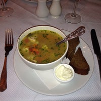 Das Foto wurde bei St Petersburg Russian Restaurant von Sergei K. am 6/17/2014 aufgenommen