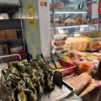Photo taken at Eunos Crescent Market &amp;amp; Food Centre by Linn Isabelle on 4/10/2022