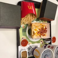 Photo taken at McDonald&amp;#39;s &amp;amp; McCafé by Linn Isabelle on 1/19/2018