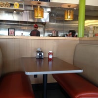 Foto diambil di MOOYAH Burgers, Fries &amp;amp; Shakes oleh Alex P. pada 11/14/2012