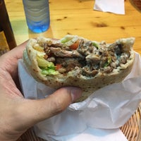 Photo taken at Mustà Shawarma by Jonatan O. on 9/22/2017