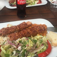 Das Foto wurde bei Nevizade Restaurant &amp;amp; Cafe von Yaprak K. am 7/6/2017 aufgenommen