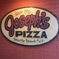 Foto tomada en Joseph&amp;#39;s Pizza  por Robbie C. el 4/10/2018