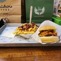 Photo taken at Shake Shack by 𝔍𝖆𝖘𝖘𝖊𝖒 . on 8/26/2021