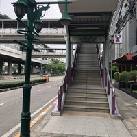 Photo taken at BMTA Bus Stop BTS วงเวียนใหญ่ (Wongwian Yai) by NeMeSiS on 9/4/2019