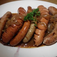 Das Foto wurde bei German Sausage House von NeMeSiS am 9/19/2014 aufgenommen