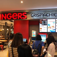 Foto diambil di 4Fingers Crispy Chicken oleh NeMeSiS pada 7/27/2019