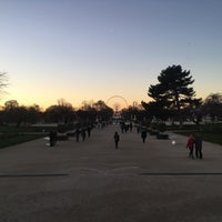 Photo taken at Tuileries Garden by Mateus H. on 11/28/2016