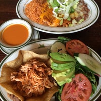 Снимок сделан в Dahlia&#39;s Mexican Restaurant пользователем Rhea R. 4/25/2015
