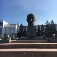 Photo taken at Памятник В.И. Ленину by Bubleg on 3/6/2019