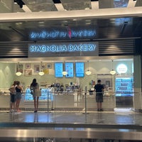 Photo taken at Magnolia Bakery by Kris L. on 9/7/2023